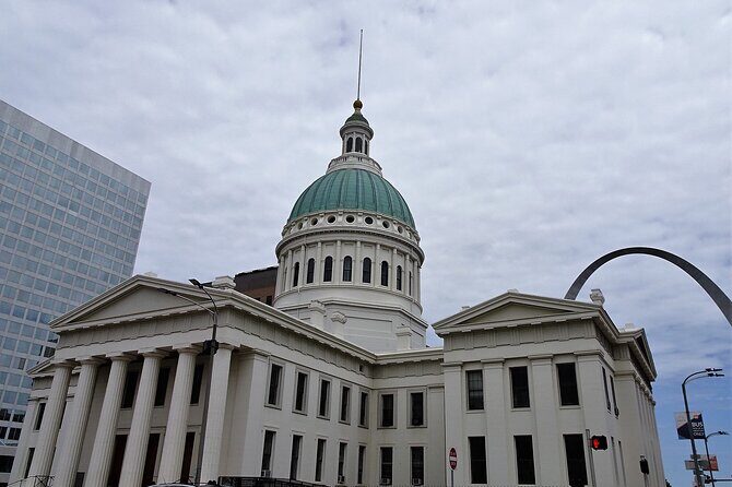 Landmarks Downtown-East Walking Tour - FAQs