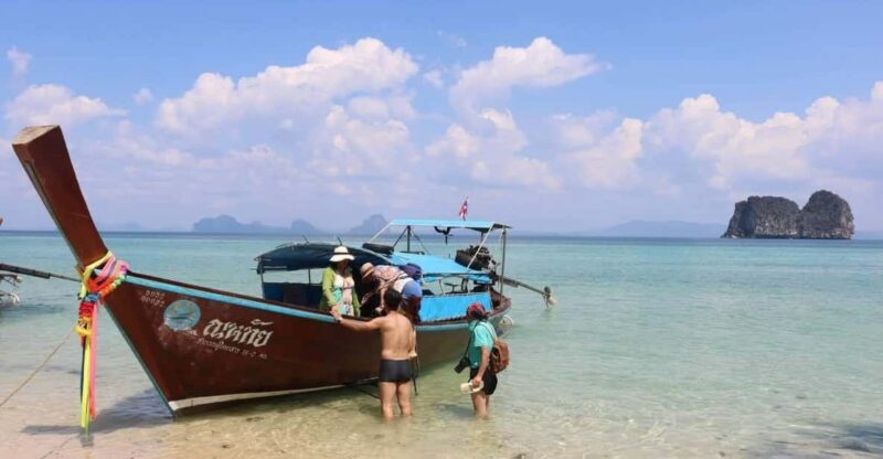 Lanta's Hidden Gems: 4 Islands by Traditional Longtail Boat - A Deep Dive into the Four Islands Adventure