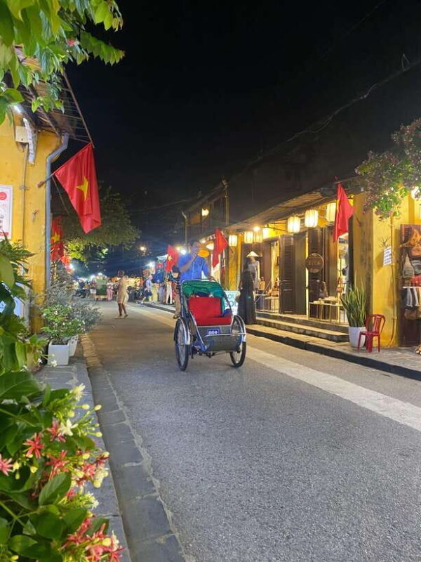 Lantern Boat Ride & Local Market Tour - A Deep Dive into the Tour: What You Can Expect