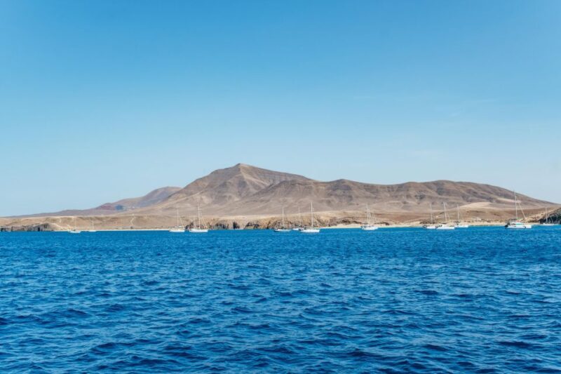 Lanzarote: Day Trip to the Papagayo Beaches by Catamaran - Lunch and Drinks: A Flavorful Pause
