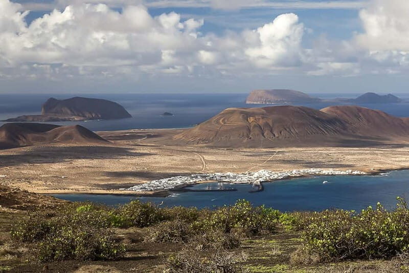 Lanzarote: Ferry to La Graciosa with Wi-Fi (free parking) - Who Should Consider This Tour?