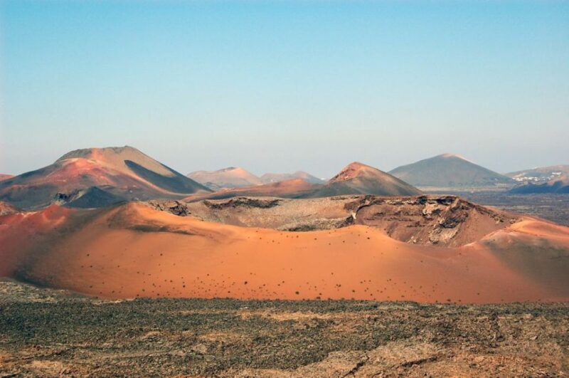 Lanzarote: Guided Day Trip to Timanfaya Park & Lago Verde - Experience Lanzarote’s Volcanic Wonders: Guided Day Trip to Timanfaya Park & Lago Verde