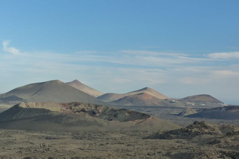 Lanzarote: Guided Volcano Hike with Transfers - Exploring Lanzarotes Volcanic Landscape: Guided Volcano Hike with Transfers