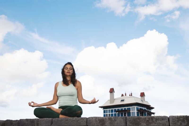 Lanzarote: Outdoor Yoga Class with Headphones - Lanzarote: Outdoor Yoga Class with Headphones