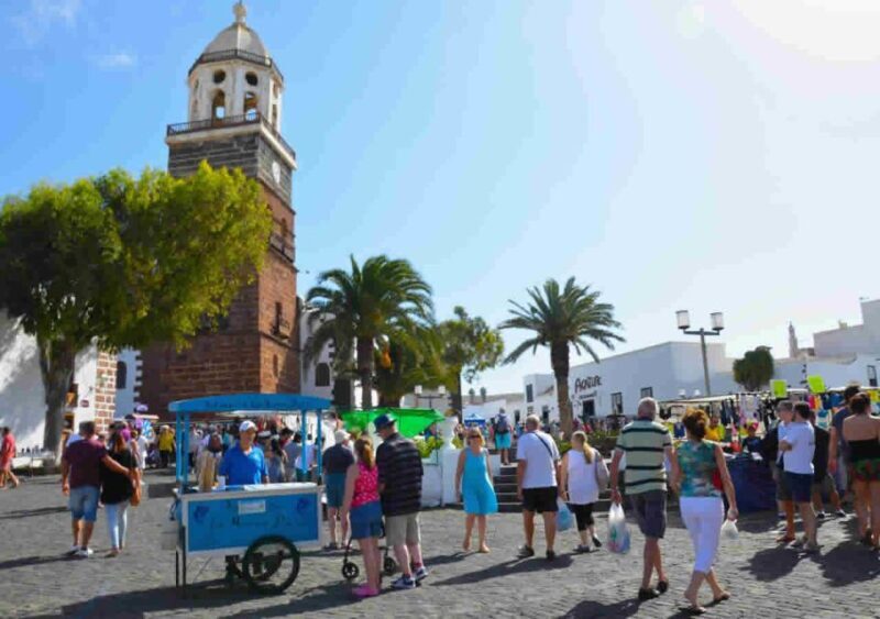 Lanzarote: Teguise Handicraft Market and La Graciosa Island - A Detailed Look at the Tour Experience