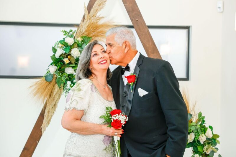 Las Vegas: Elvis Themed Wedding with Limousine - Photography and Recordings