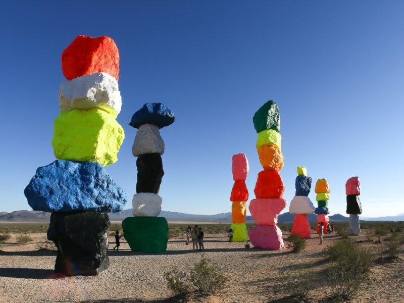 Las Vegas: Las Vegas Sign + 7 Magic Mountains + Photoshoot - Discover Vegas Landmarks with a Personal Touch