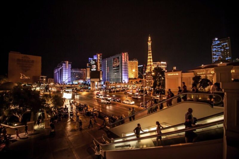 Las Vegas: Las Vegas Strip Night Tour with Spanish Guide - Exploring Las Vegas at Night: The Strip and Fremont Street Tour with a Spanish Guide