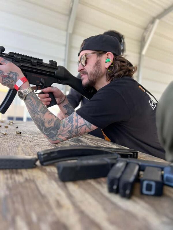 Las Vegas: Mojave Desert Shooting Experience with 3 Guns - Key Points