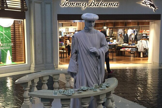 Las Vegas Night Tour in Spanish - Inside the Hotels: Luxor, Bellagio, and The Venetian