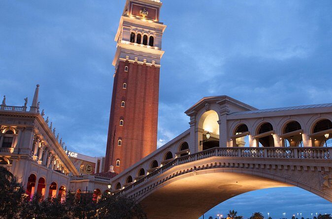 Las Vegas Night Tour in Spanish - What’s Included and What’s Not