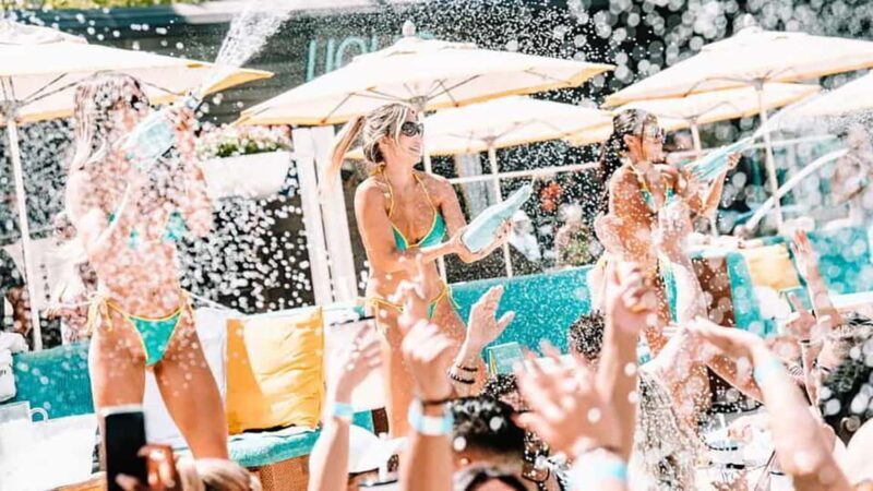 Las Vegas : Pool Crawl w/ Party Bus, Open Bar & VIP Entry - Key Points