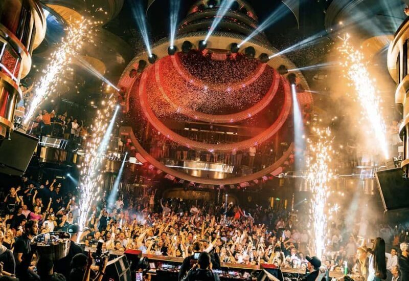 Las Vegas: Pool Party Tour with Cocktail Class & Club Entry - Key Points