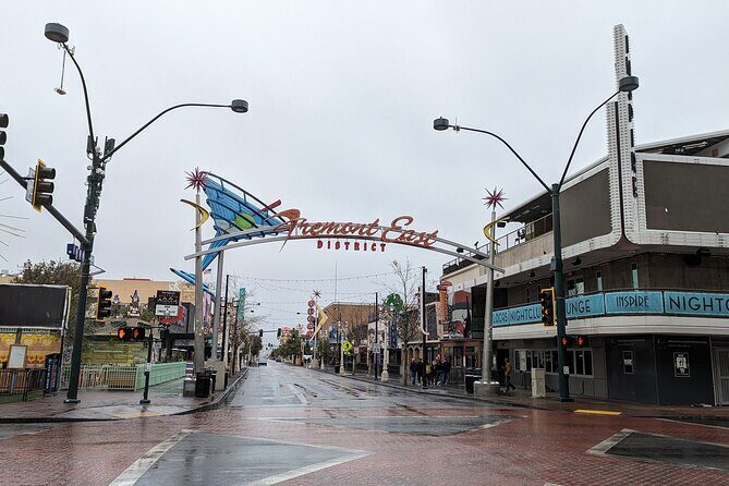 Las Vegas Scavenger Hunt Walking Tour - Key Points