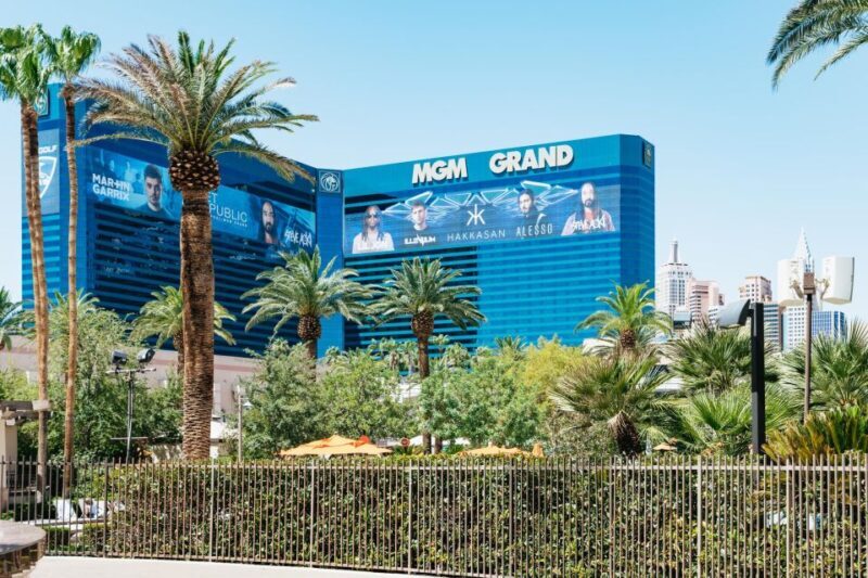 Las Vegas Strip: 3-Stop Pool Party Crawl with Party Bus - The Venues and What to Expect
