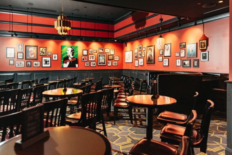Las Vegas Strip: Brad Garretts Comedy Club at MGM Grand - Las Vegas Strip: Brad Garretts Comedy Club at MGM Grand