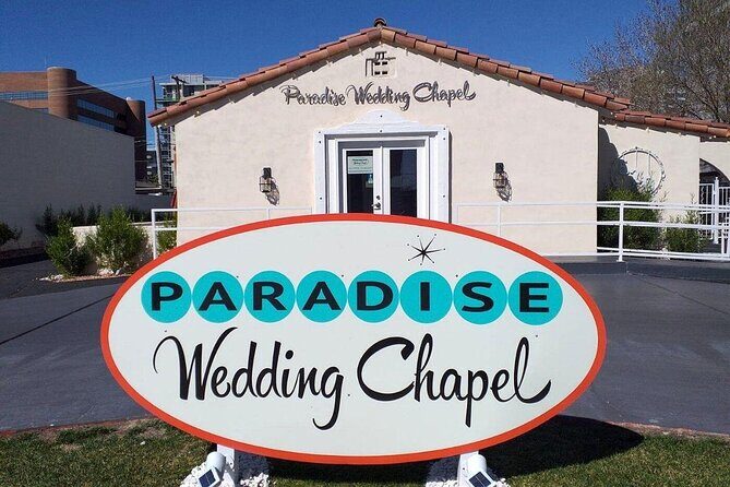 Las Vegas Wedding at Paradise Wedding Chapel - A Wedding in Vegas That Feels Personal and Authentic
