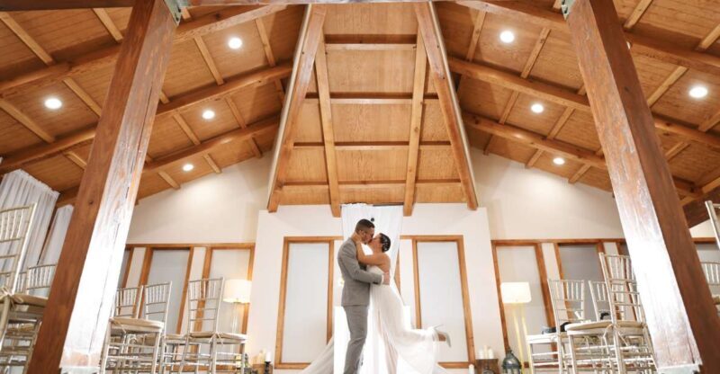 Las Vegas Wedding with Limousine Transportation - Key Points