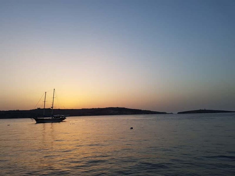 Late afternoon cruise to the Blue Lagoon and seacaves - Key Points