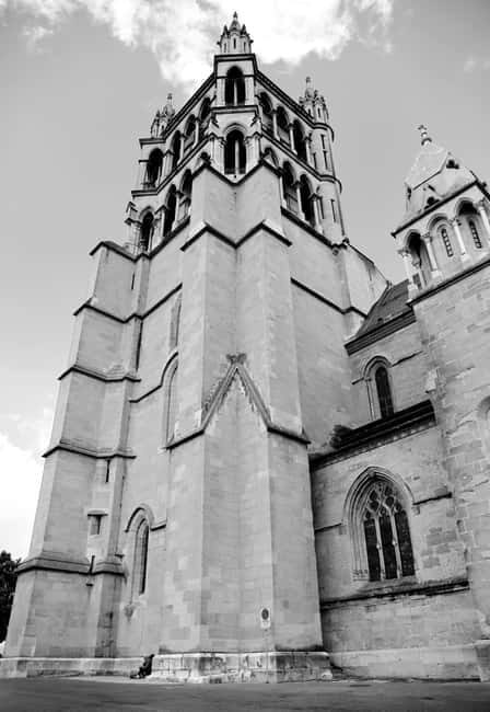 Lausanne: Walking Tour with Chocolate Tastings & Metro - Key Points