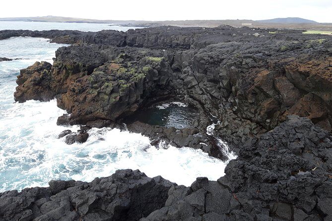 Lava, Craters and Hot Springs Private Tour - Exploring Iceland’s Volcanic Landscape in Comfort and Style