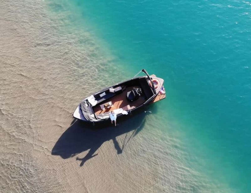 Le Grau du Roi: Privatize a charming boat for 2 hours with skipper - Key Points