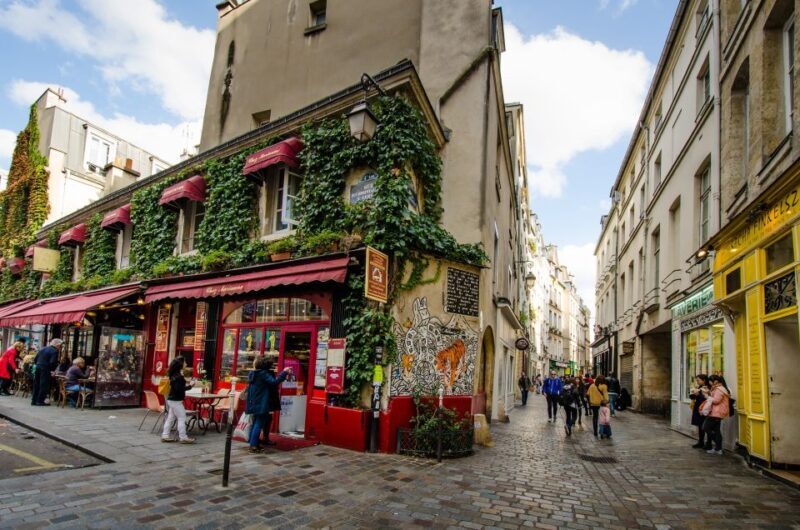 Le Marais: Explore Old Paris with a Local Host - Detailed Breakdown of the Itinerary