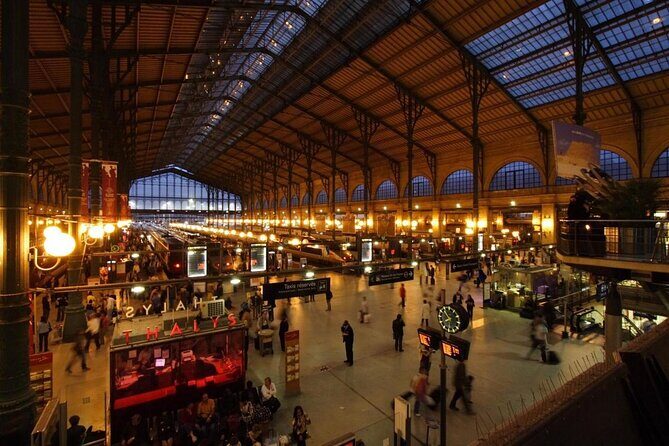 Le Marais Paris Private Transfers - The Vibrant Rue des Rosiers