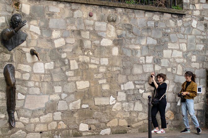 Learn the art of street photography in the heart of Montmartre! - Discovering Montmartre Through Your Lens