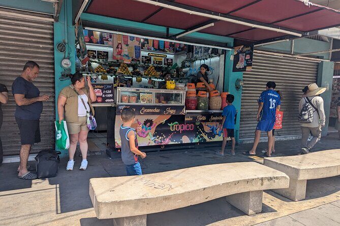 Learn the history and contents of the main market - Exploring the Tour: A Detailed Walkthrough