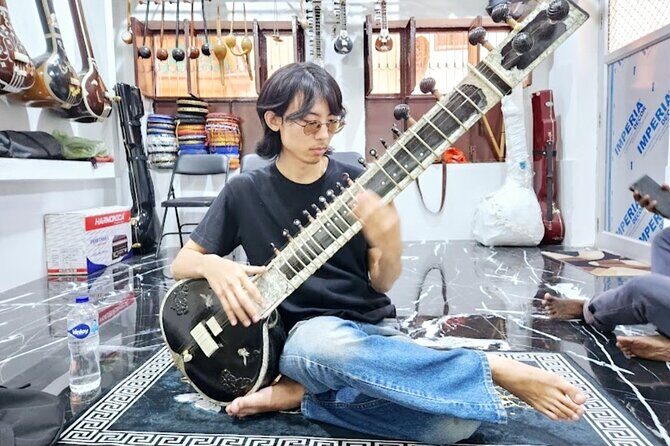 Learn to play a traditional indian instrument in Varanasi! - An In-Depth Look at the Experience