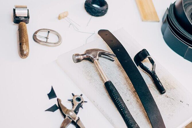 LEATHER GOODS WORKSHOP: Create and design your belt - Discover the Art of Leather Crafting in Barcelona