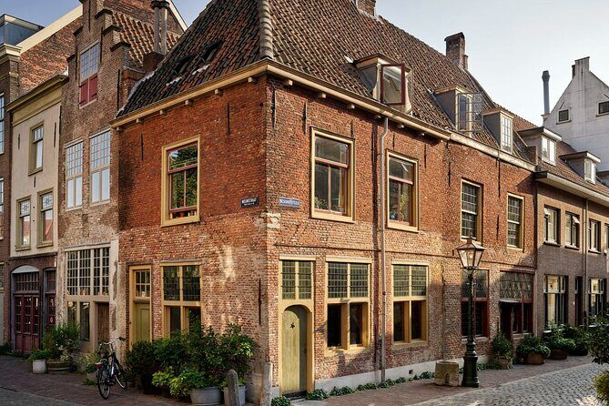 Leiden City Tour with Live guide in Netherlands - FAQs