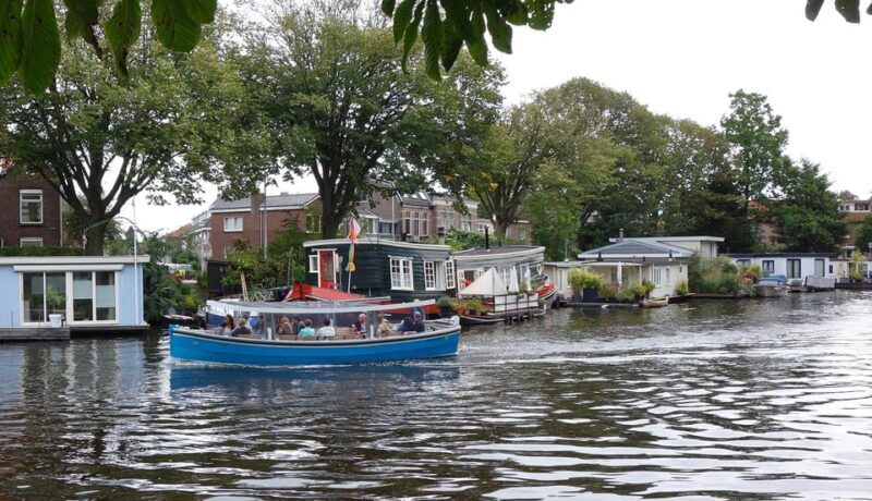 Leiden: Cruise through the Historic City Center with Guide - Leiden: Cruise through the Historic City Center with Guide