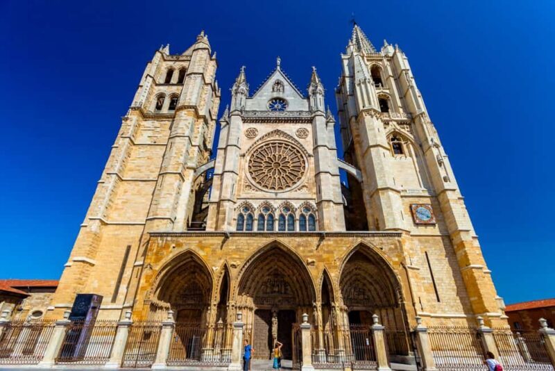 León Cathedral: tour with a local art historian - León Cathedral: Tour with a Local Art Historian