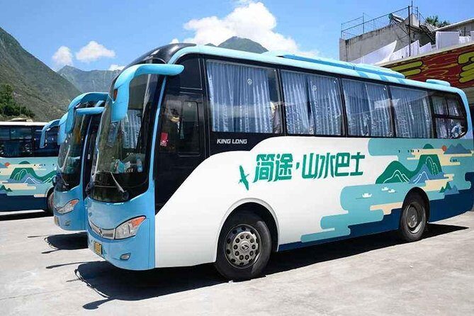 Li River Bamboo boat Cruise & Yangshuo Village private day tour - Who Should Consider This Tour?