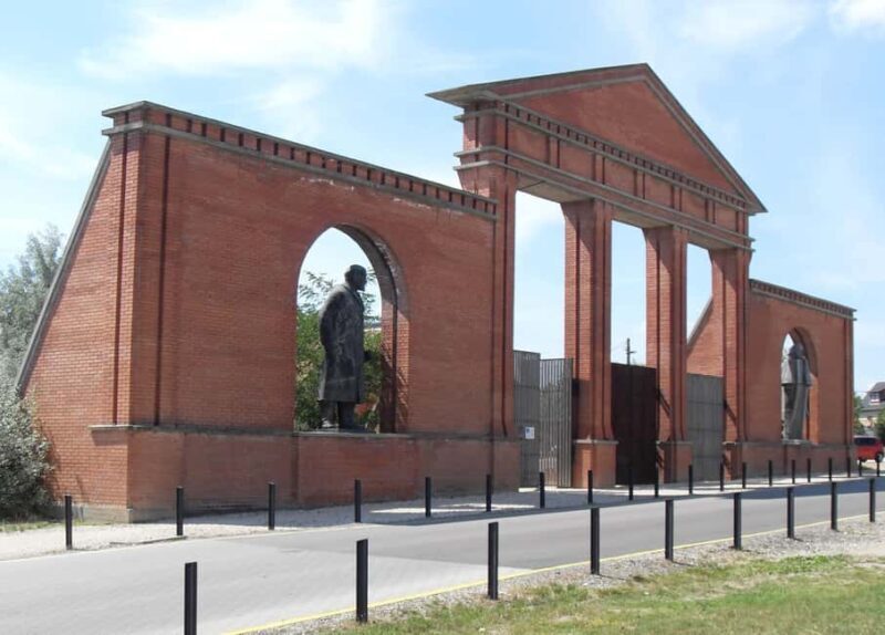 Life Behind the Iron Curtain, the communist Budapest private - FAQ