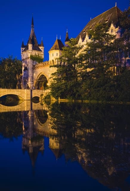 Light up Budapest: Private 2-hour night tour by luxury car - Key Points
