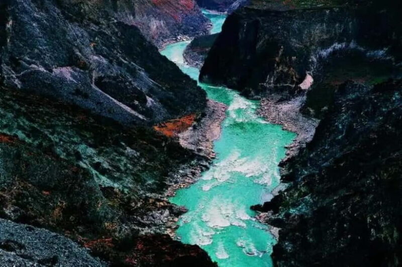 Lijiang to Shangri-La HuXiang Road Private Scenic Tour - The Tiger Leaping Gorge: A Natural Marvel