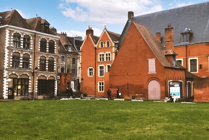Lille Scavenger Hunt and City Highlights Walking Tour - Who Should Consider This Tour?