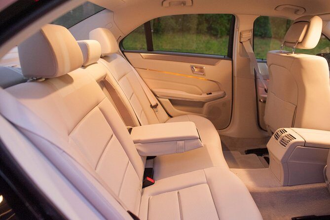 Lima Airport Arrival Luxury Suburban Large SUV - Who This Service Is Best For