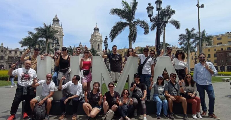 Lima: Historic Center Walking Tour with Pisco Sour Tasting - Key Points