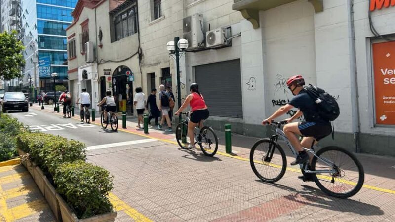 Lima: Sightseeing Bike Tour with Food and Drink Tastings - Key Points