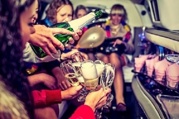 Limo Party Tour in Warsaw & Club Package - Who Will Enjoy This?