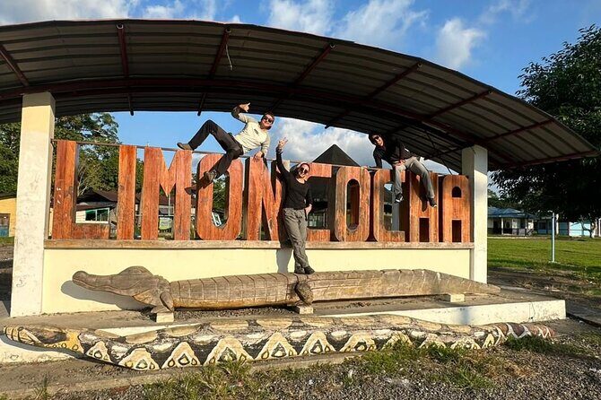 Limoncocha Between Lagoons and Fireflies - References