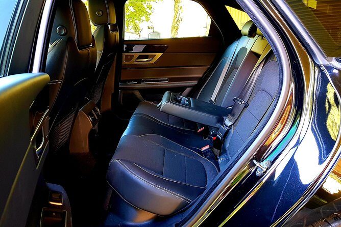 Limoroo, Airport Transfers and Luxe Door to Door Service. - FAQ