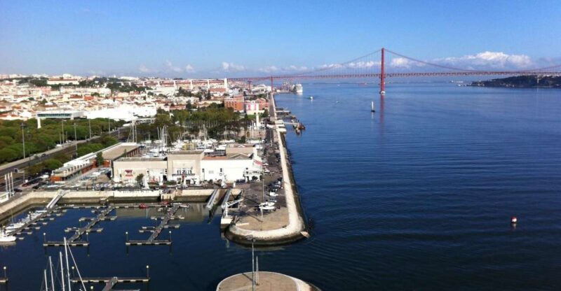 Limousine tour covering Lisbon and Cascais&Sintra. - Who Should Consider This Tour?