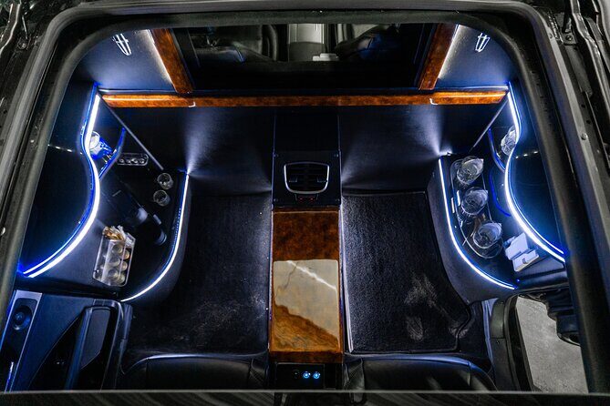 Lincoln Stretch Limo from Akumal to Cancun Airport - Who Should Book This?