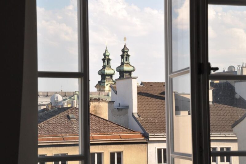 Linz Exploration: Private Walking Tour with Local Guide - Key Points