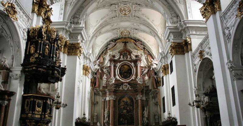 Linz Old Town Highlights Walking Tour with Pöstlingbergbahn - The Experience of a Private Guide